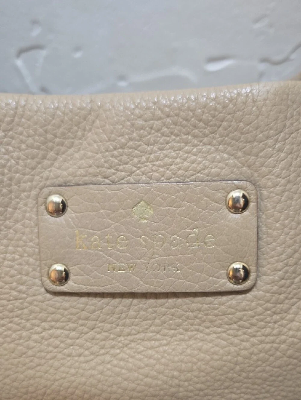 Kate Spade Berkshire Road Stevie Pebbled Leather Satchel – Beige / Taupe